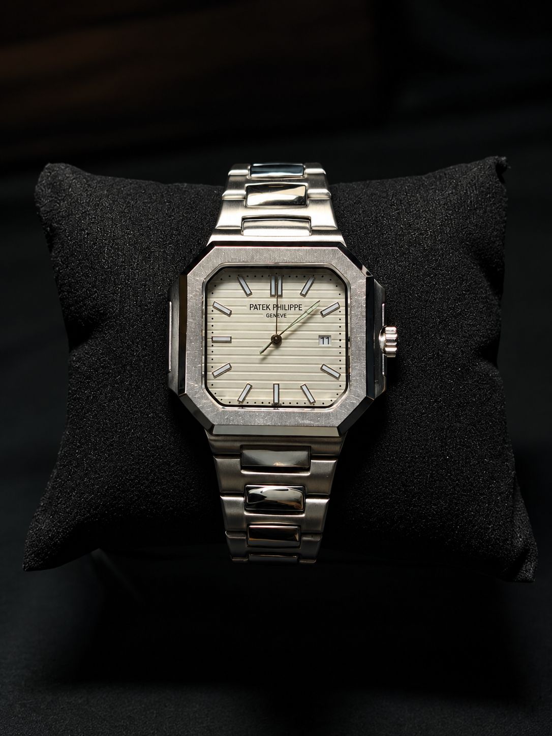Cubitus-style, silver/white dial