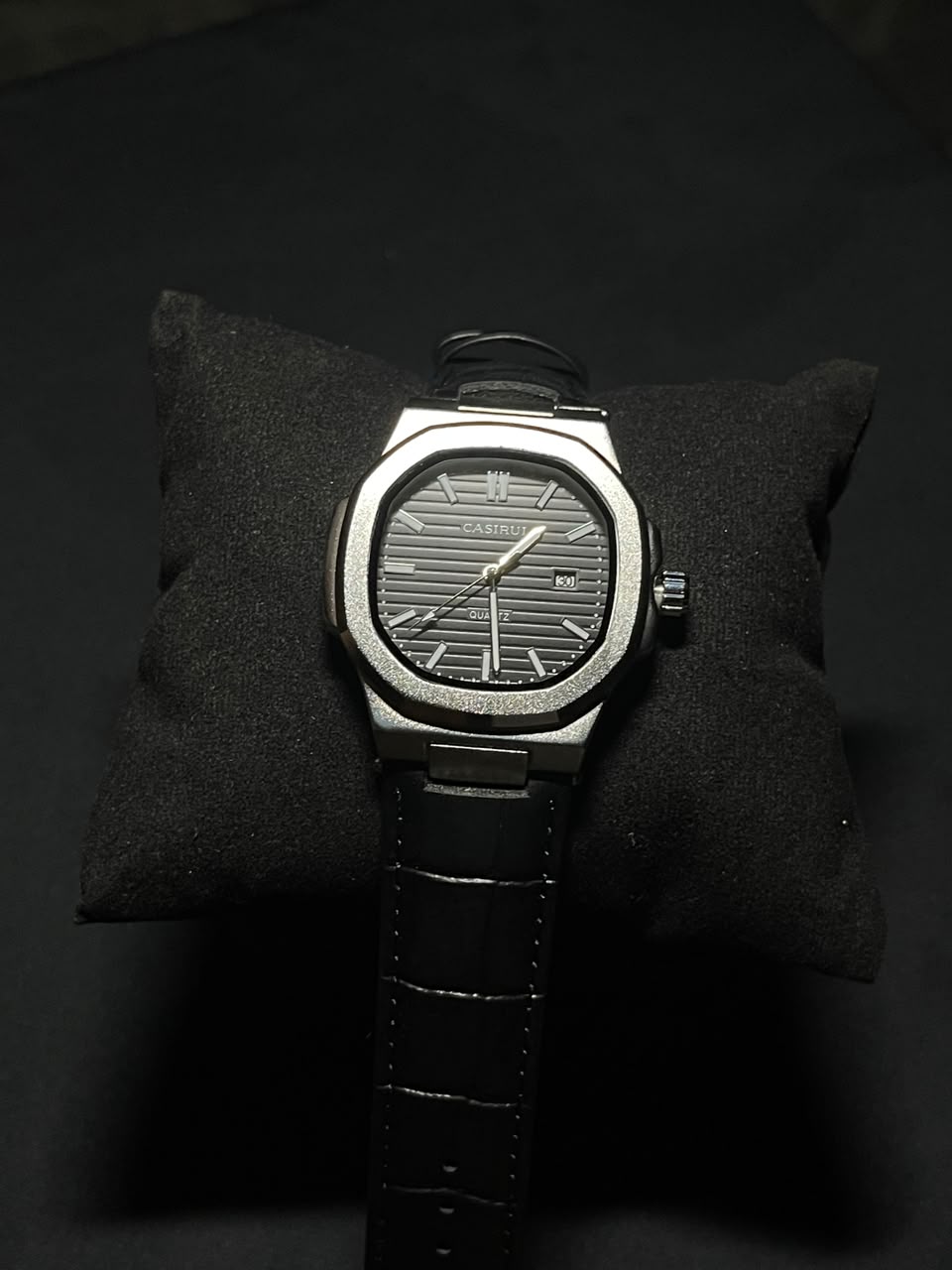 Casirut Black Leather Strap Watch