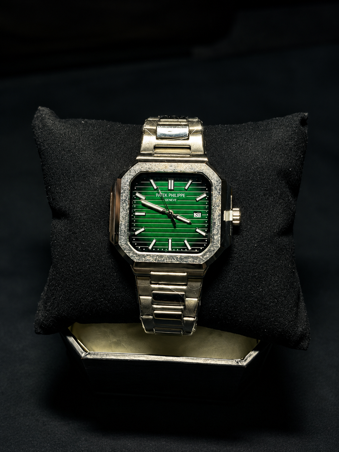 Cubitus-style, green dial
